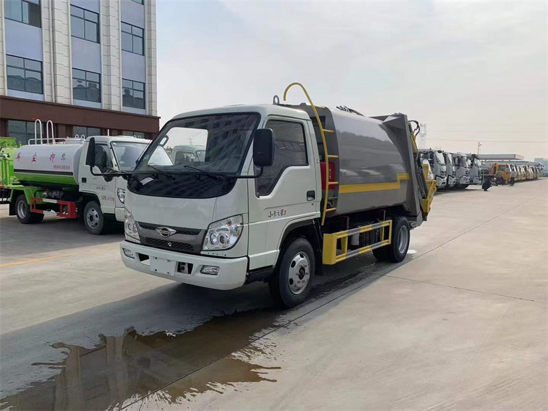 福田小卡壓縮垃圾車助力壓縮垃圾處理藍牌C照輕松駕駛