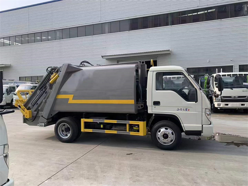 福田小卡壓縮垃圾車助力壓縮垃圾處理藍牌C照輕松駕駛