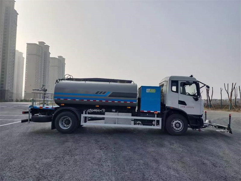 KLF天錦新能源純電動(dòng)路面清洗車(chē)高效清潔靈活多樣