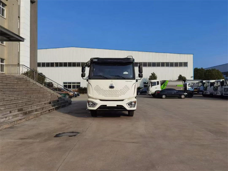 單橋壓縮王重汽豪沃1418方壓縮垃圾車現(xiàn)車