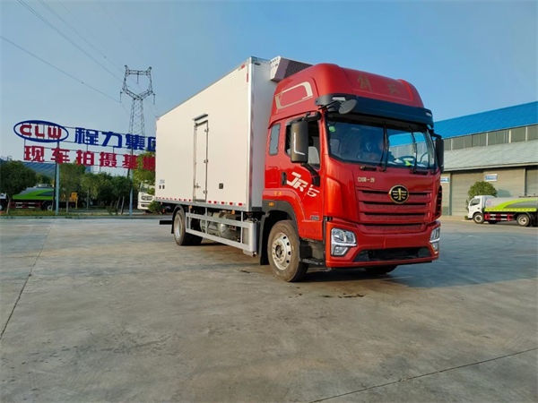 6米8解放JK6自動(dòng)檔冷藏車