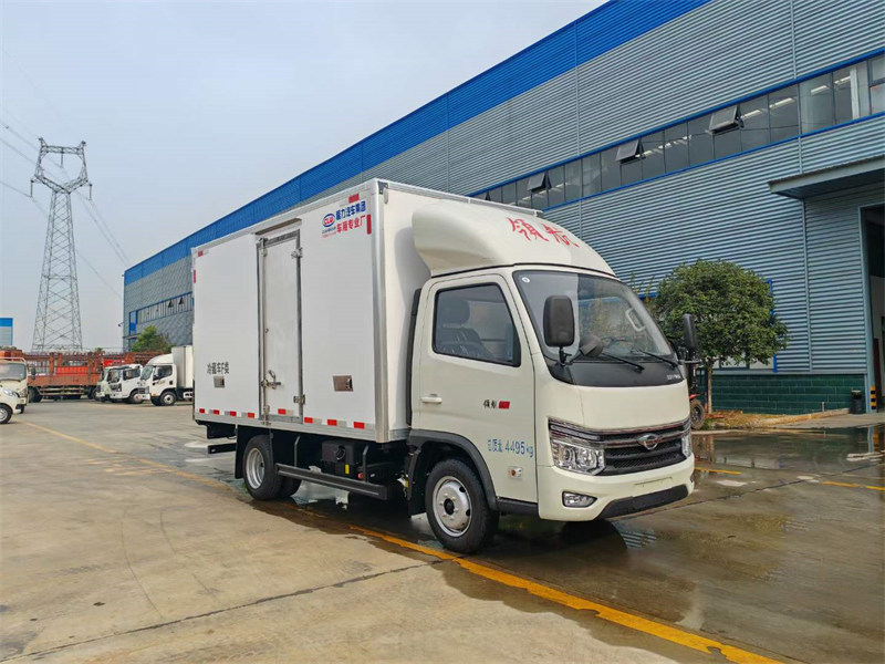 福田領(lǐng)航S1藍牌3米7藍牌冷藏車