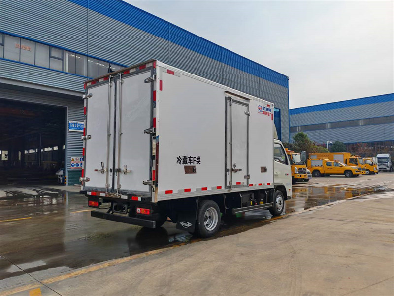 福田領(lǐng)航S1藍牌3米7藍牌冷藏車