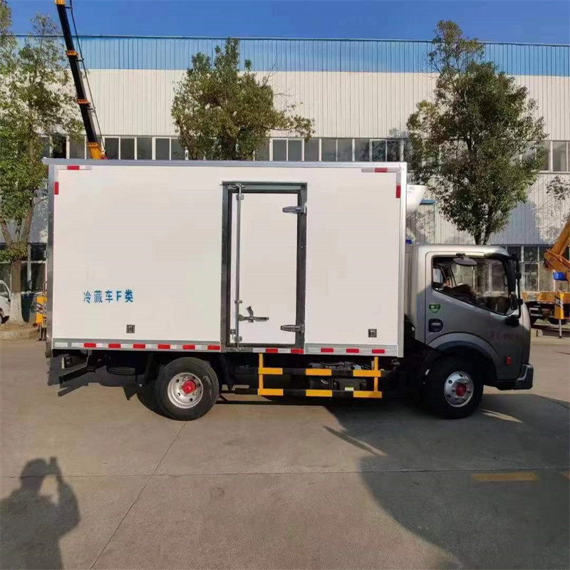 東風(fēng)多利卡D6尼桑動(dòng)力163馬力冷藏車