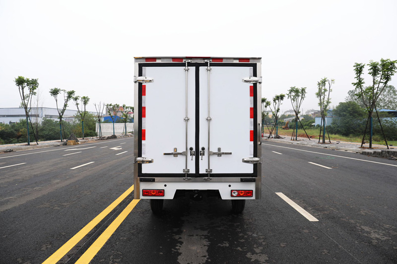 遠(yuǎn)程牌ZB5032XLCBEVGDD6型純電動冷藏車