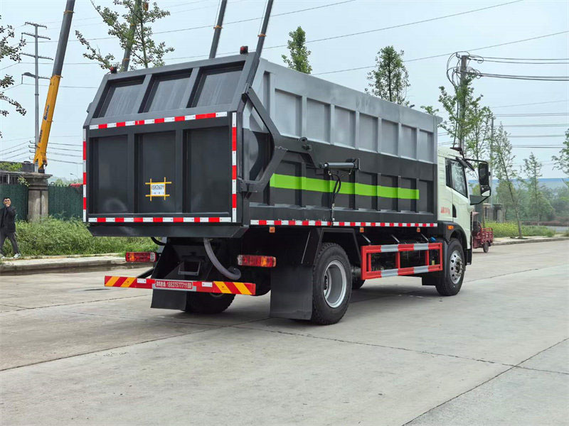 解放對接垃圾車濰柴220馬力發(fā)動(dòng)機(jī)發(fā)往內(nèi)蒙