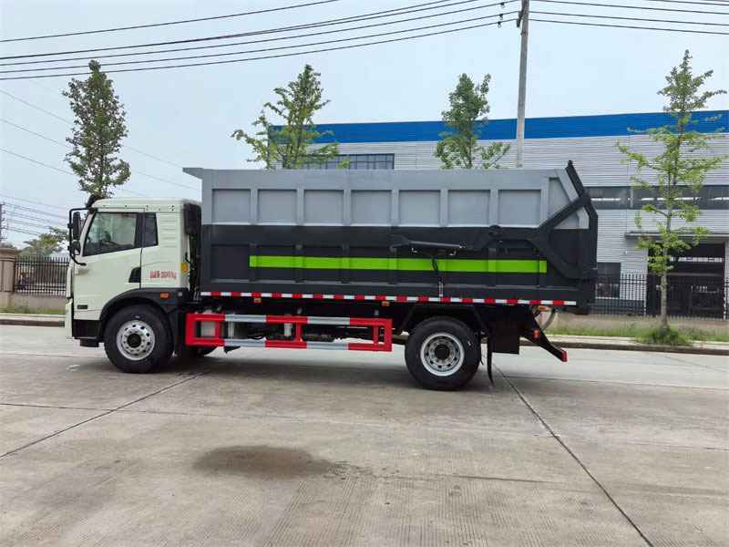 解放對接垃圾車濰柴220馬力發(fā)動(dòng)機(jī)發(fā)往內(nèi)蒙