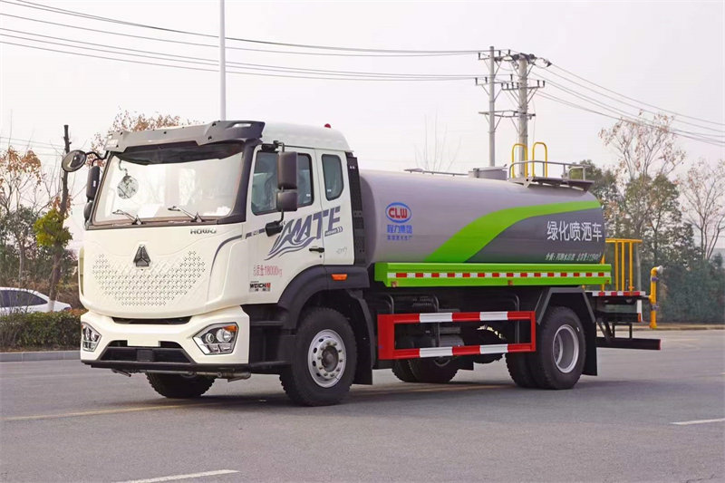 重汽豪沃14方綠色灑水車綠色環(huán)保的使者