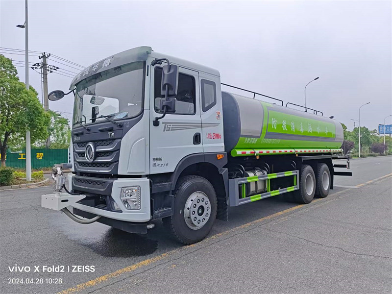 東風(fēng)新款T5防疫消毒灑水車駛向大美新疆