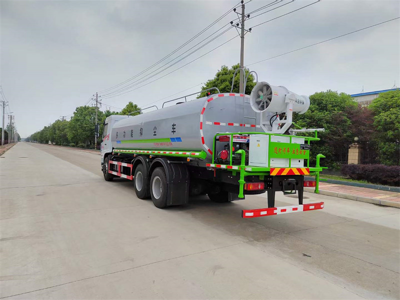 國六東風(fēng)22方灑水車高效環(huán)保的移動凈水站