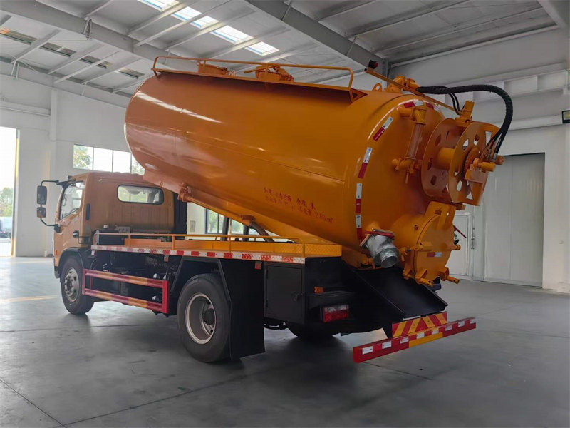 東風(fēng)凱普特清洗吸污車(chē)重載版一體罐3800軸距康明斯195馬力