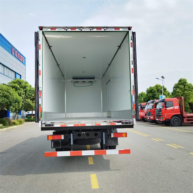 2024款東風天錦KRPLUS7.88米冷藏車價格