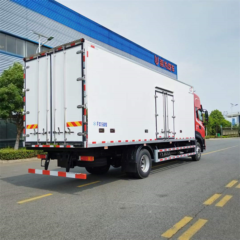 2024款東風天錦KRPLUS7.88米冷藏車價格