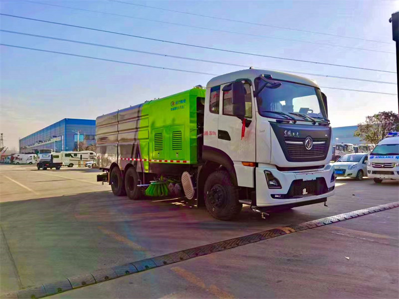 天錦230馬力洗掃車搭載康明斯230馬力發(fā)動(dòng)機(jī)