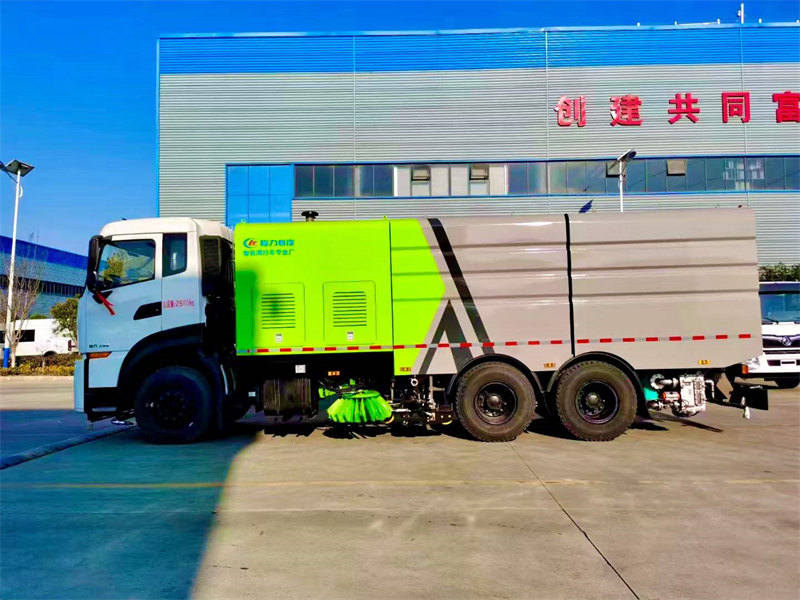 天錦230馬力洗掃車搭載康明斯230馬力發(fā)動(dòng)機(jī)