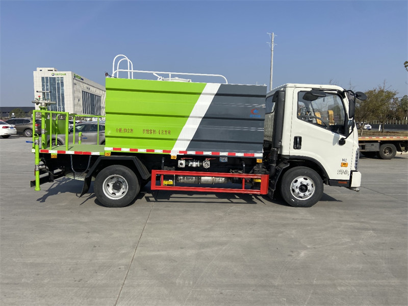 福田領(lǐng)航H2藍(lán)牌7方抑塵車出廠價格9萬左右