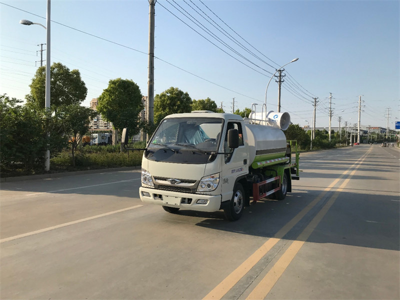 福田4.5方藍(lán)牌抑塵灑水車高效環(huán)保廠家直銷價(jià)格僅8萬左右