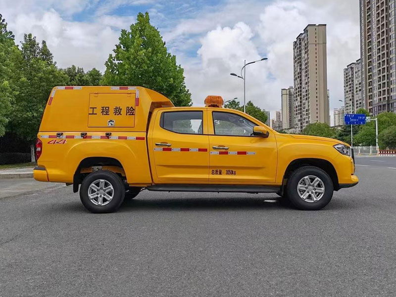 500立方柴油版四驅(qū)皮卡救險(xiǎn)車大通星際L