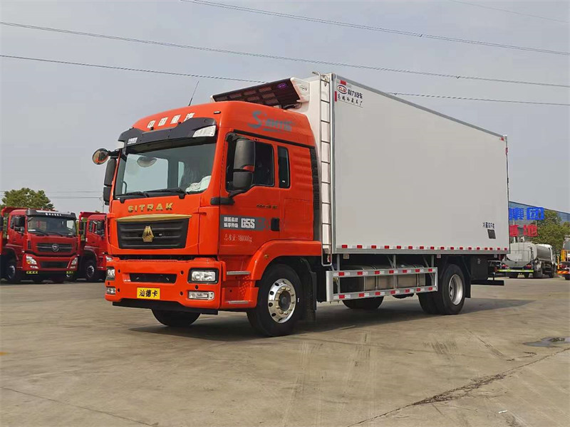 汕德卡新款G5S單橋6.8米冷藏車現(xiàn)車特價