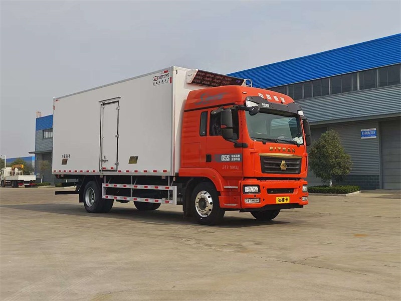 汕德卡新款G5S單橋6.8米冷藏車現(xiàn)車特價