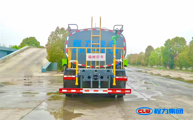 東風(fēng)瑞?？‵9灑水車(chē)高效能高質(zhì)量的環(huán)保利器