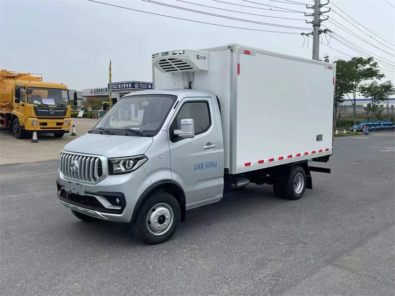 長(zhǎng)安神騏T30后雙輪冷藏車探索創(chuàng)新與實(shí)用性的完美結(jié)合
