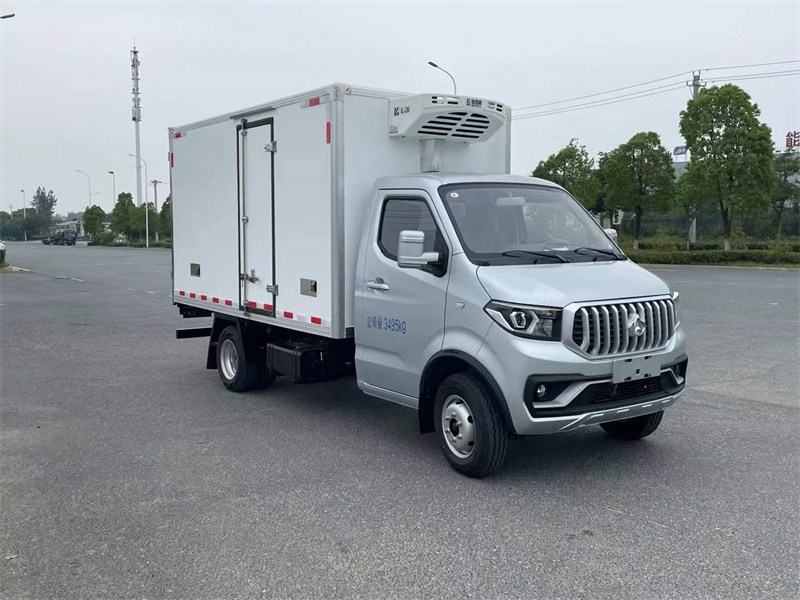 長(zhǎng)安神騏T30后雙輪冷藏車探索創(chuàng)新與實(shí)用性的完美結(jié)合