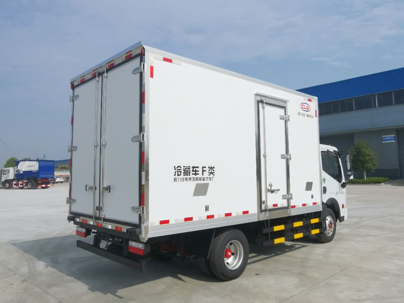 4.2米東風星云高端藍牌冷藏車152