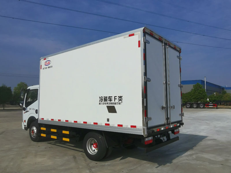 4.2米東風星云高端藍牌冷藏車152