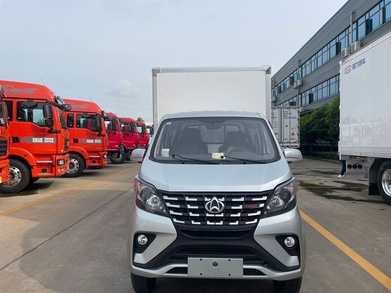 2.8米長安新星卡后單輪冷藏車