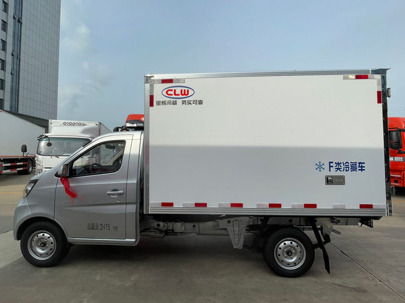 2.8米長安新星卡后單輪冷藏車