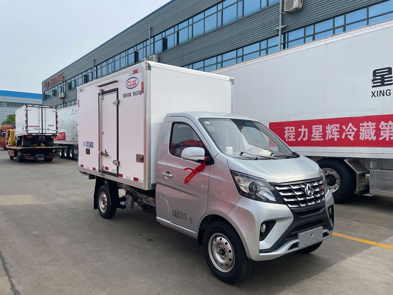 2.8米長安新星卡后單輪冷藏車