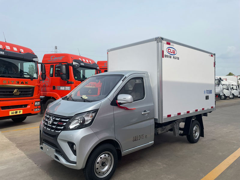2.8米長安新星卡后單輪冷藏車