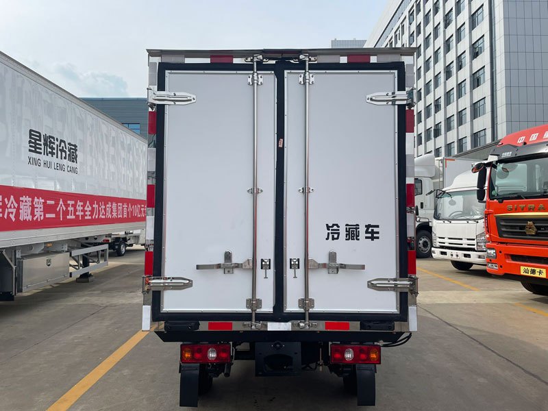 2.8米長安新星卡后單輪冷藏車