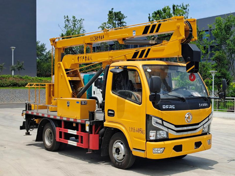 國(guó)六東風(fēng)多利卡13.5米高空作業(yè)車