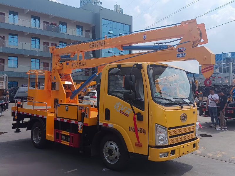 國六解放13.5米高空作業(yè)車