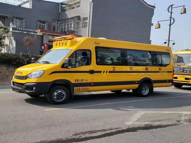 依維柯9-11-13座救險車礦山救險車
