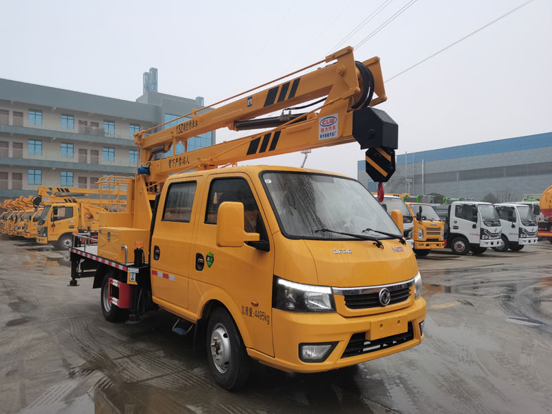 國六東風(fēng)途逸13米折疊臂高空作業(yè)車