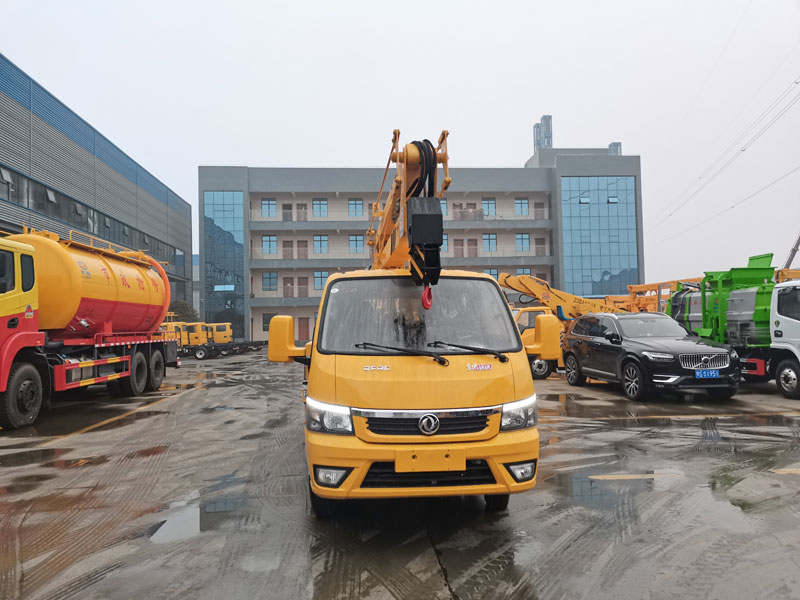 國六東風(fēng)途逸13米折疊臂高空作業(yè)車