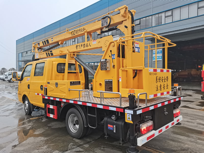 國六東風(fēng)途逸13米折疊臂高空作業(yè)車