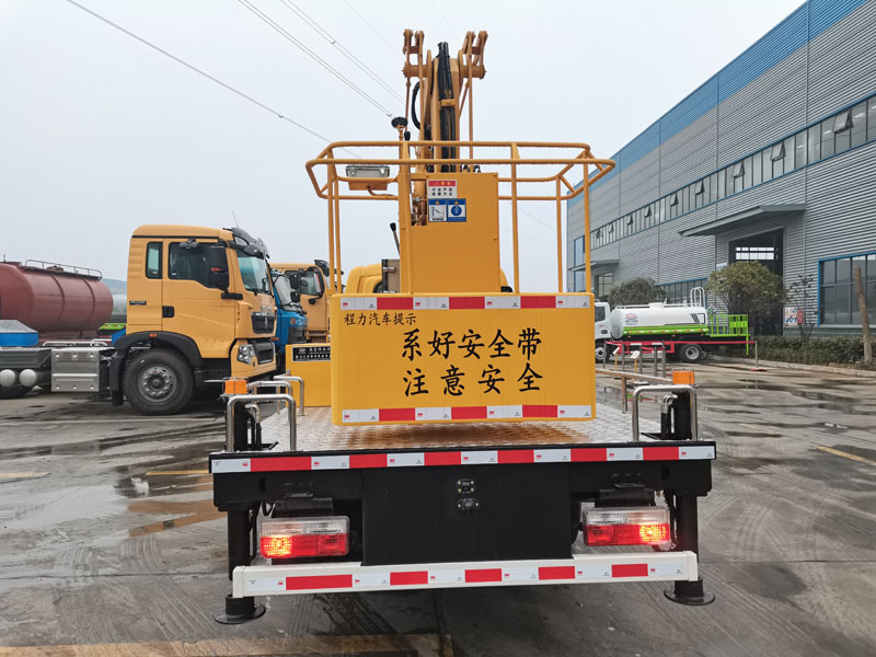 國六東風(fēng)途逸13米折疊臂高空作業(yè)車