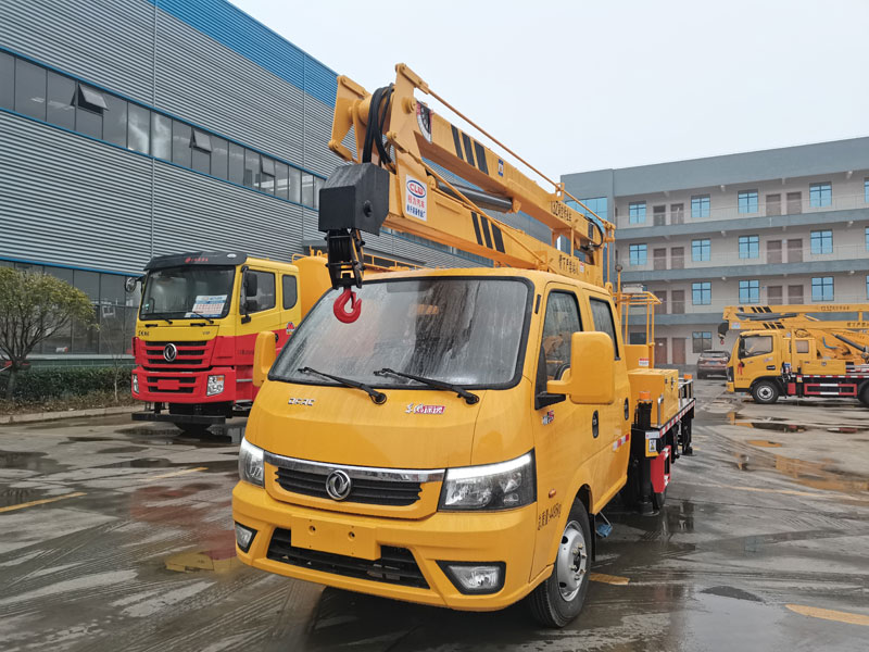 國六東風(fēng)途逸13米折疊臂高空作業(yè)車