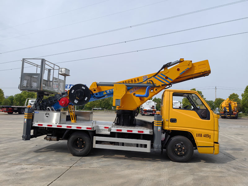 國六江鈴30米伸縮臂式高空作業(yè)車