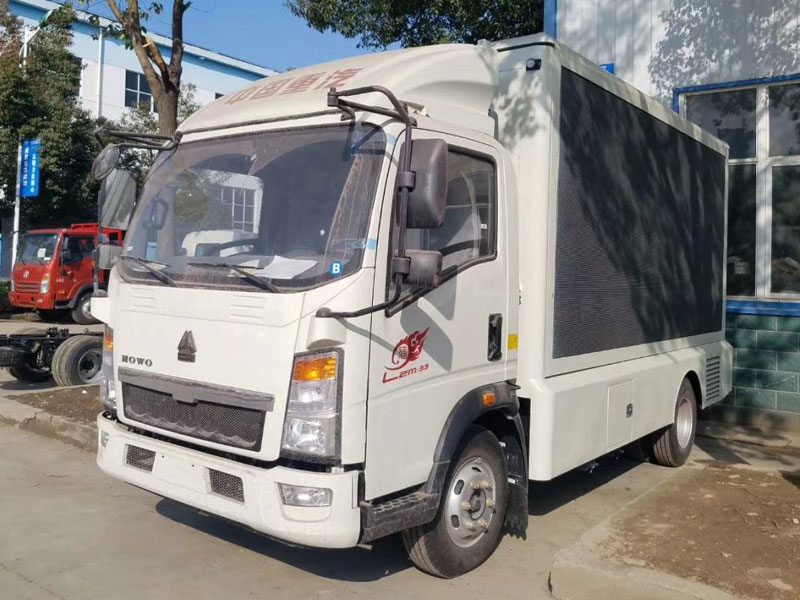 國(guó)六重汽豪沃廣告宣傳車