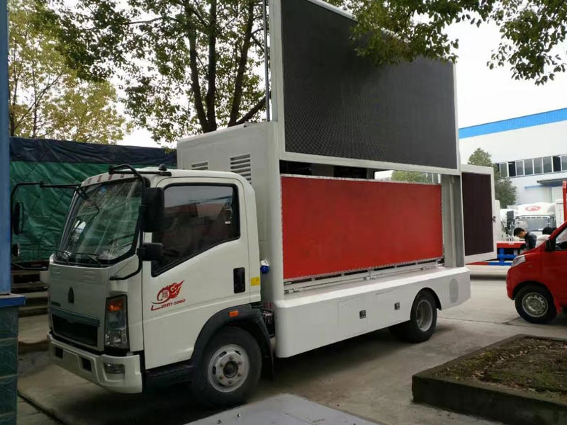 國(guó)六重汽豪沃廣告宣傳車