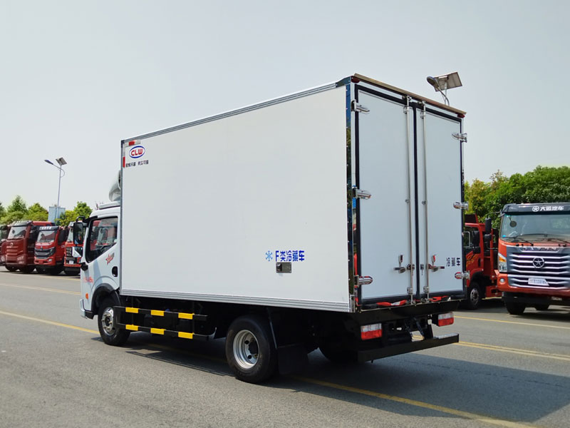 東風(fēng)星云高端藍牌冷藏車