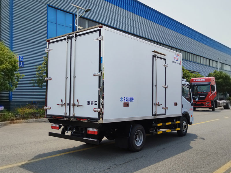 東風(fēng)星云高端藍牌冷藏車