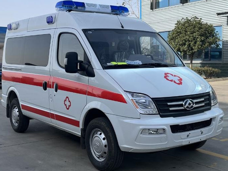 大通V80短軸轉(zhuǎn)運型救護車柴油國六MT