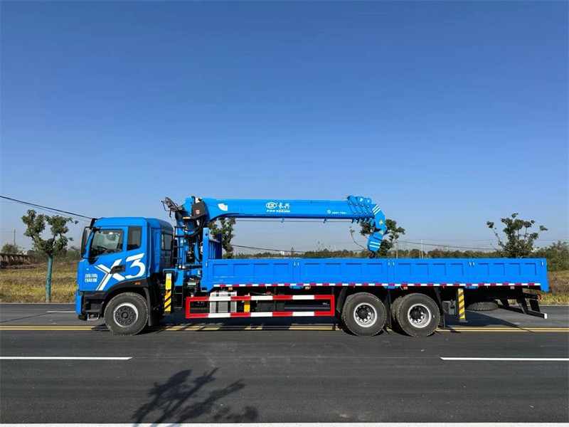 東風(fēng)暢行X3后八輪隨車吊新品上市