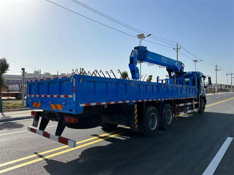 東風(fēng)暢行X3后八輪隨車吊新品上市